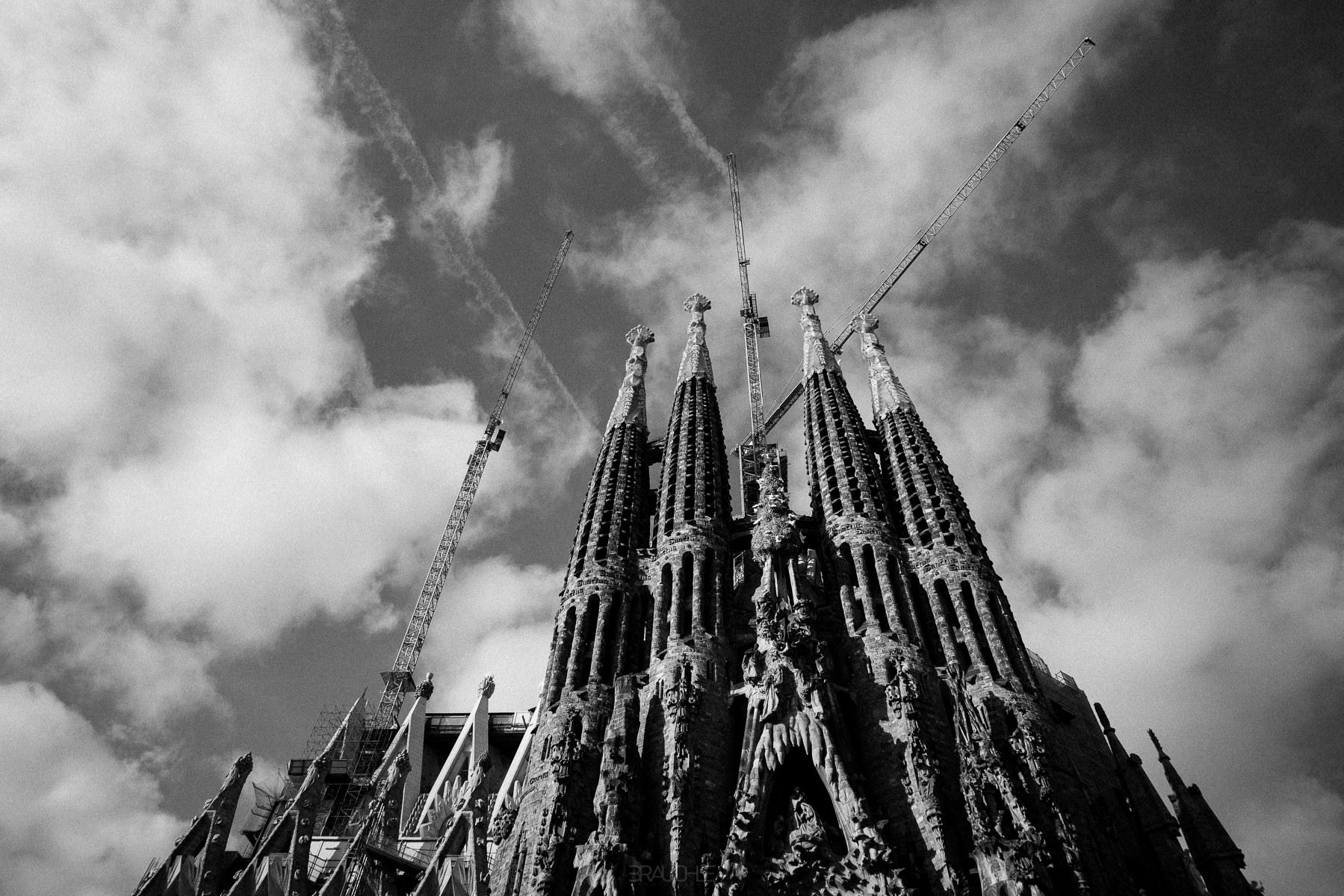0004 barcelona la sagrada familia church gaudi - Barcelona - Sagrada Familia