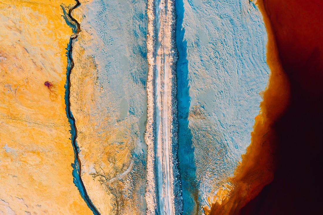 028 saltfields aereal drone mineral lake - Farbige Mineralseen und eine verlassene Mine