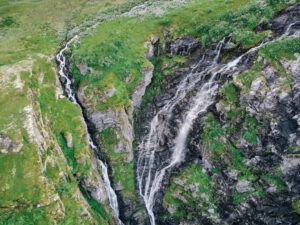 Wasserfall norwegen 300x225 - Wasserfall-norwegen.jpg