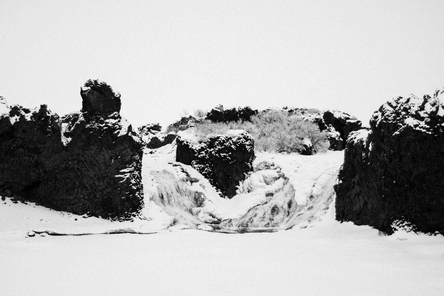 iceland hjalparfoss waterfall winter 0002 - Reiseblog Island
