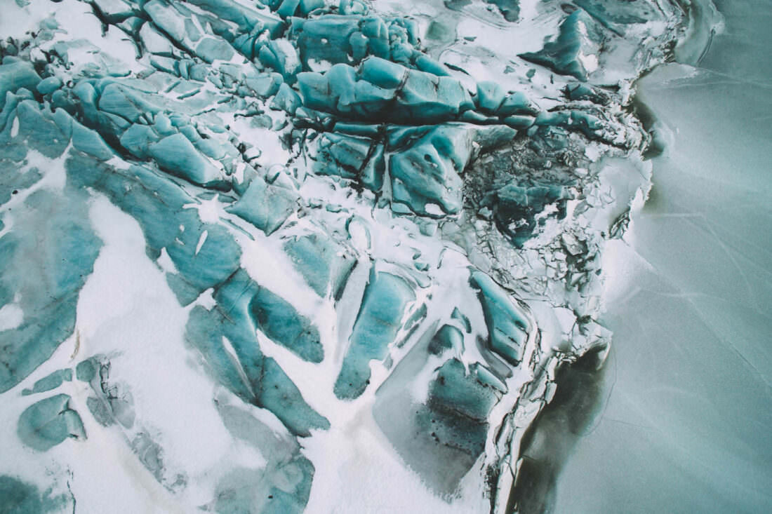 Island - Luftaufnahmen der Gletscherlandschaft im Skaftafell Nationalpark blog-fotograf, reiseblog-island, luftaufnahmen-drohne-dji-mavic hochzeit fotograf bodensee skaftafell glacier drone svinafellsjokul iceland 0003 1100x733 - Island - Luftaufnahmen der Gletscherlandschaft im Skaftafell Nationalpark hochzeit fotograf bodensee