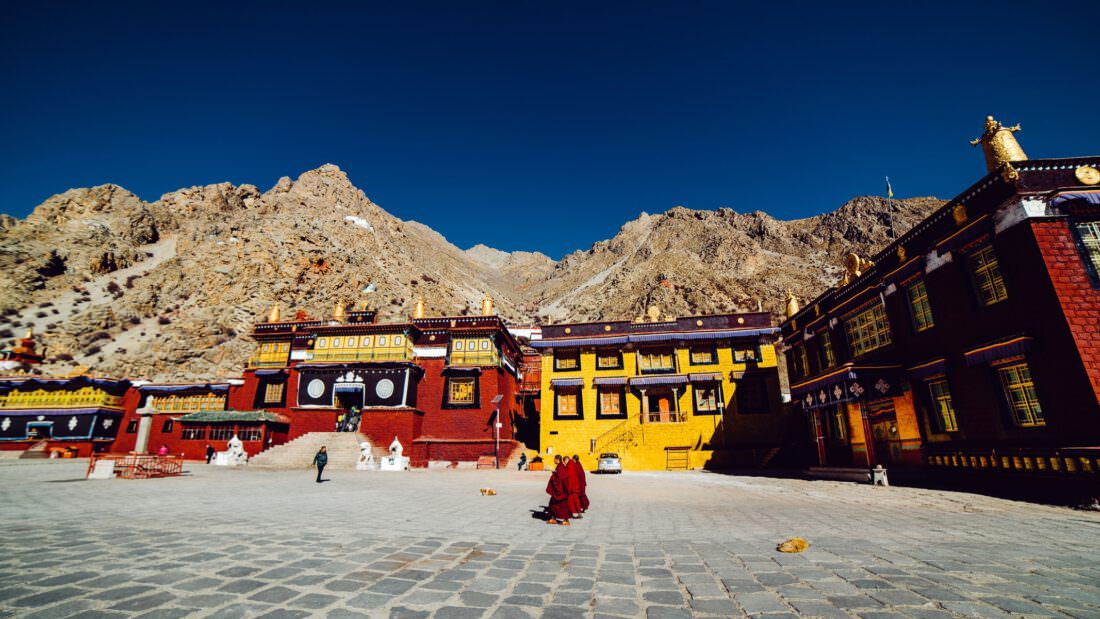 Tsurphu Tempel & Barkhor Platz blog-fotograf, reiseblog-tibet-nepal hochzeit fotograf bodensee tibet Tshurphu temple lhasa 0024 1100x619 - Tsurphu Tempel & Barkhor Platz hochzeit fotograf bodensee